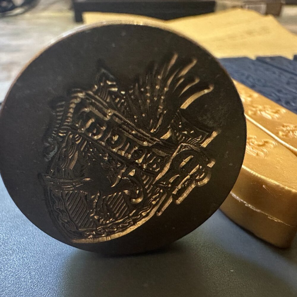 Harry Potter Wax Seal Set Lot 8 Wax Sticks 2 Copper Stamps Hufflepuff Slytherin - Picture 2 of 3